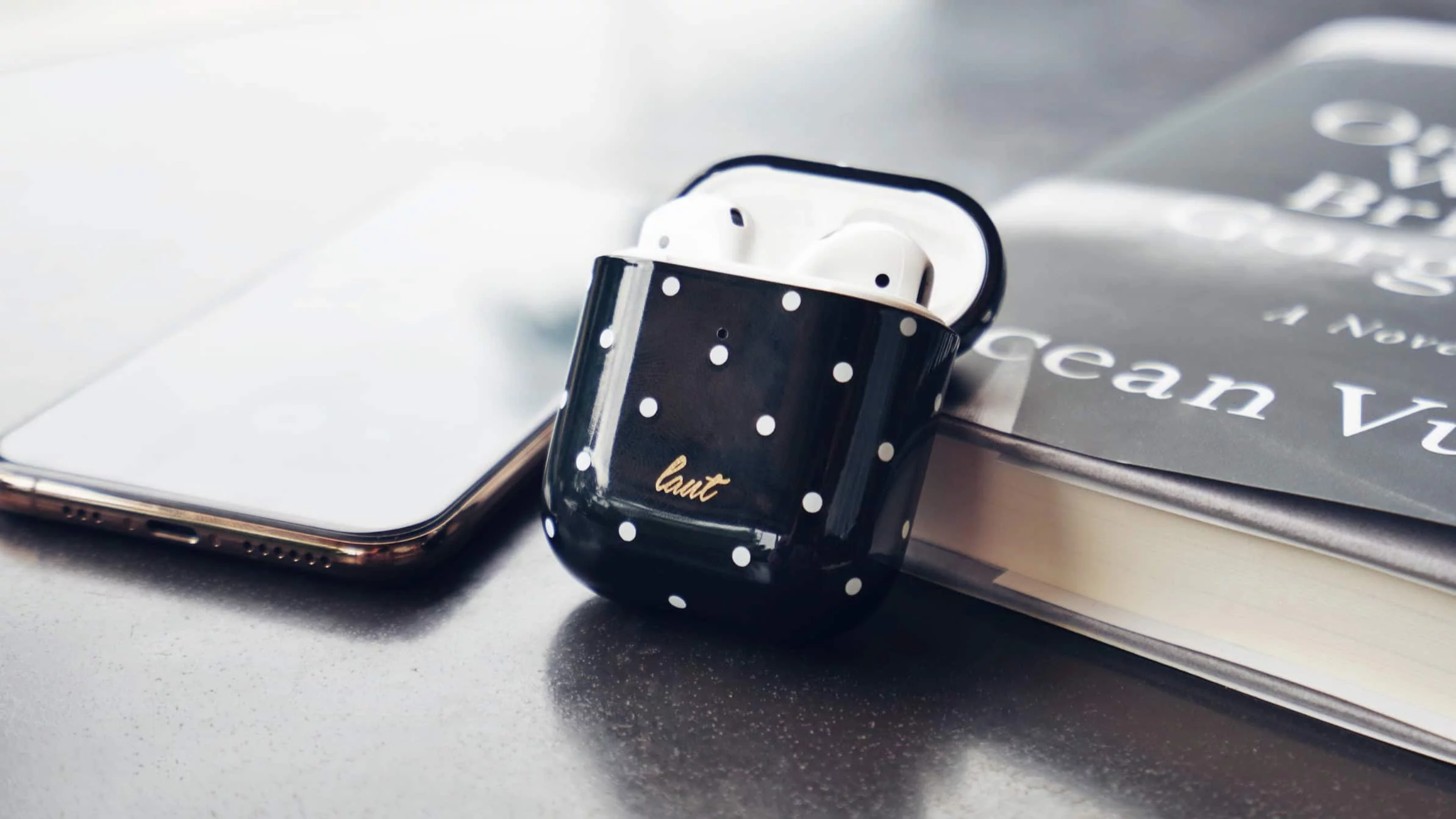 Захисний чохол Laut Dotty for AirPods (Pink)
