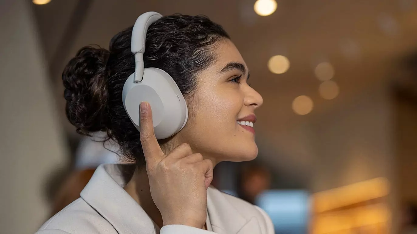 Sony представила флагманские беспроводные наушники WH-1000XM5