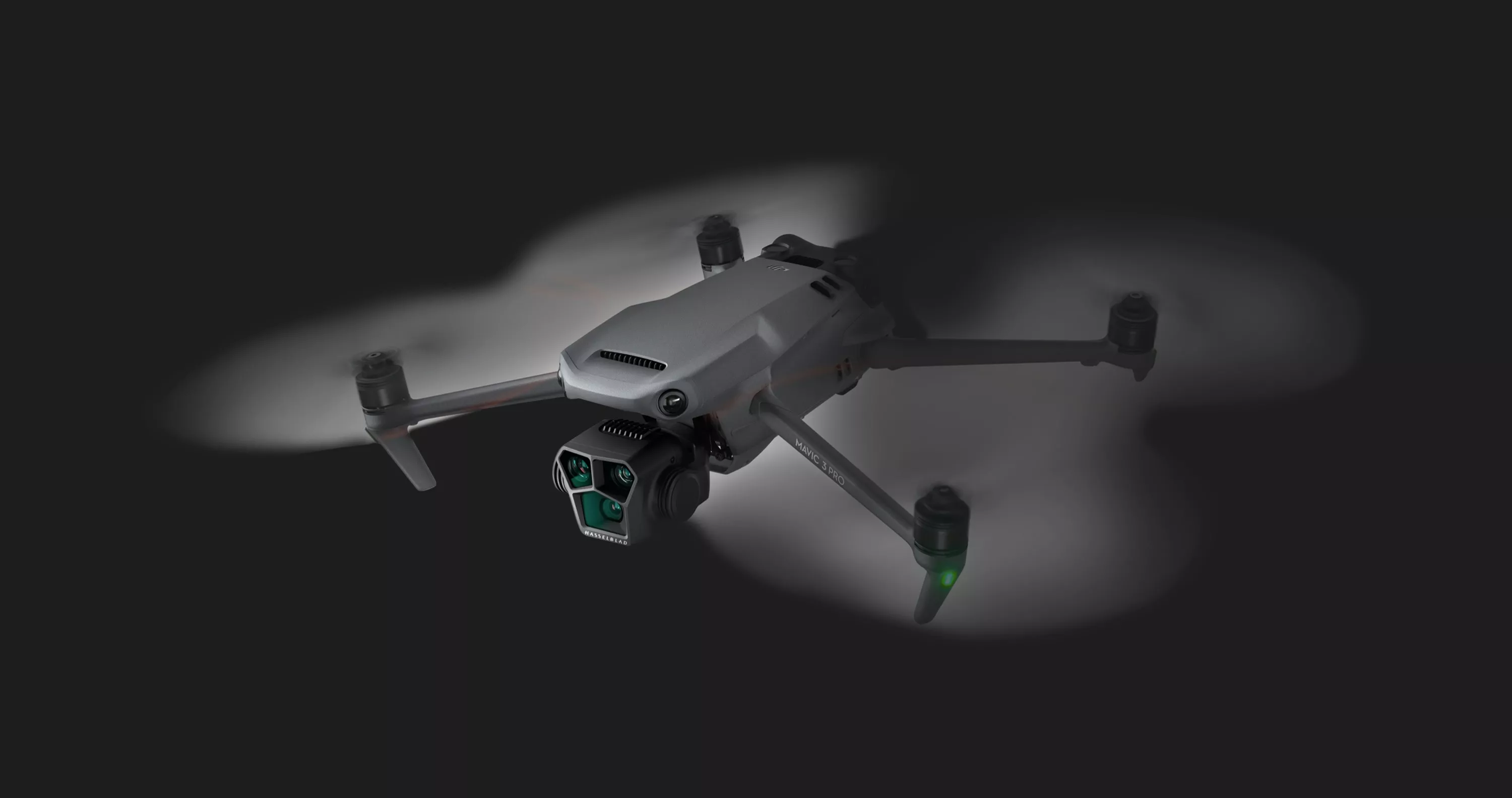 Квадрокоптер DJI Mavic 3 Pro Fly More Combo (DJI RC)