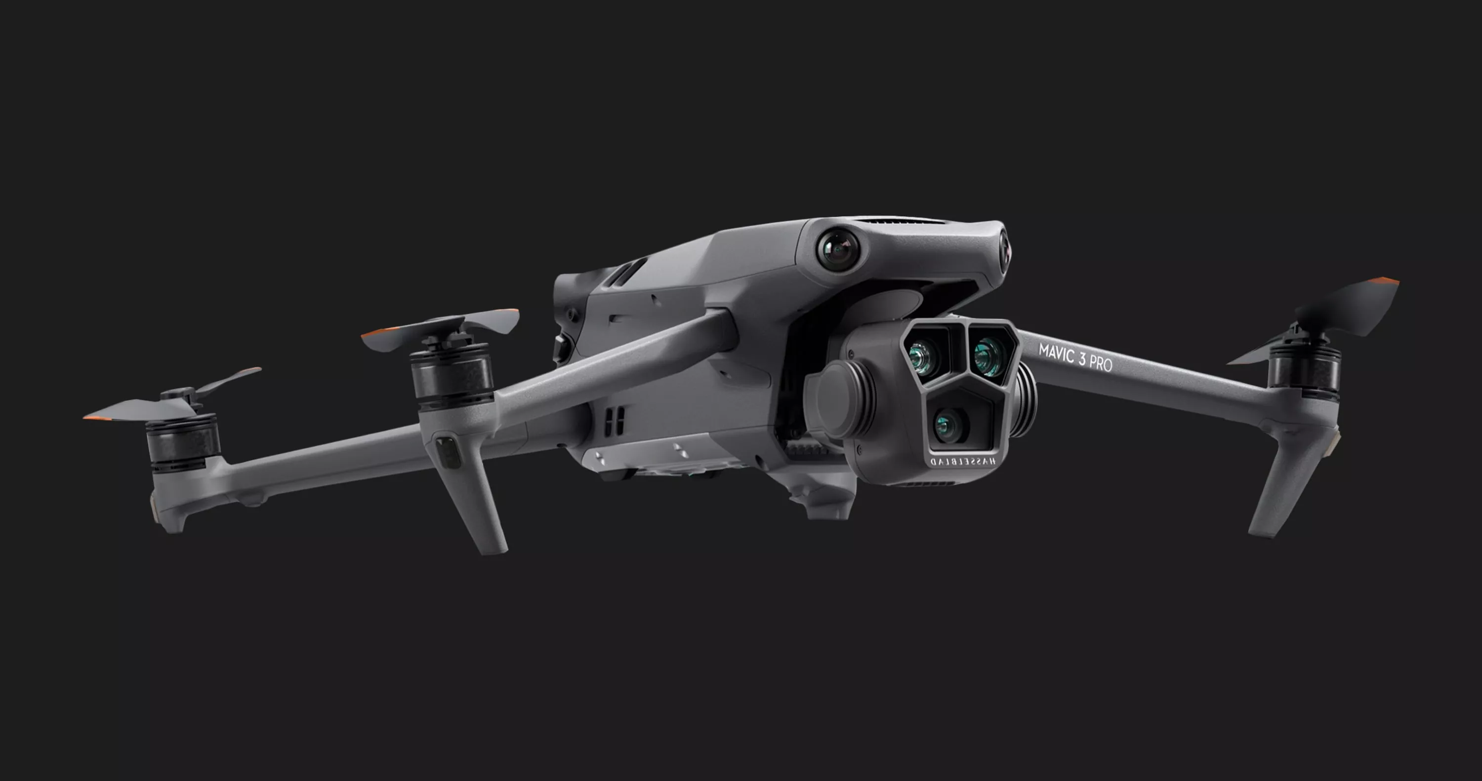 Квадрокоптер DJI Mavic 3 Pro Fly More Combo (DJI RC)