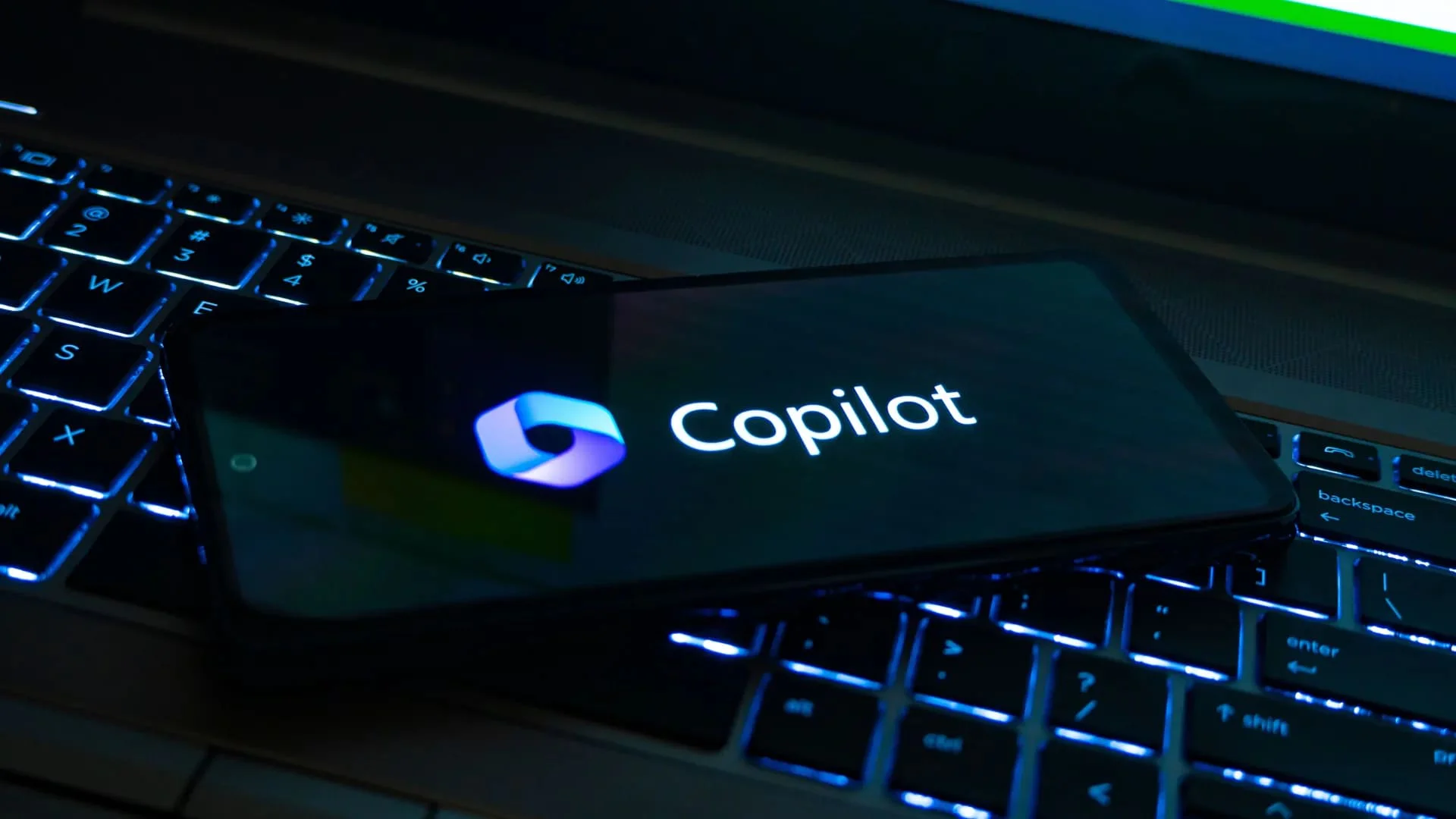 Microsoft Copilot доступен на iOS и iPadOS