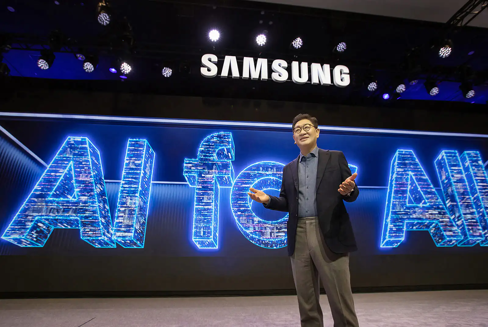 Samsung планирует сделать платными функции искусственного интеллекта на Galaxy S24