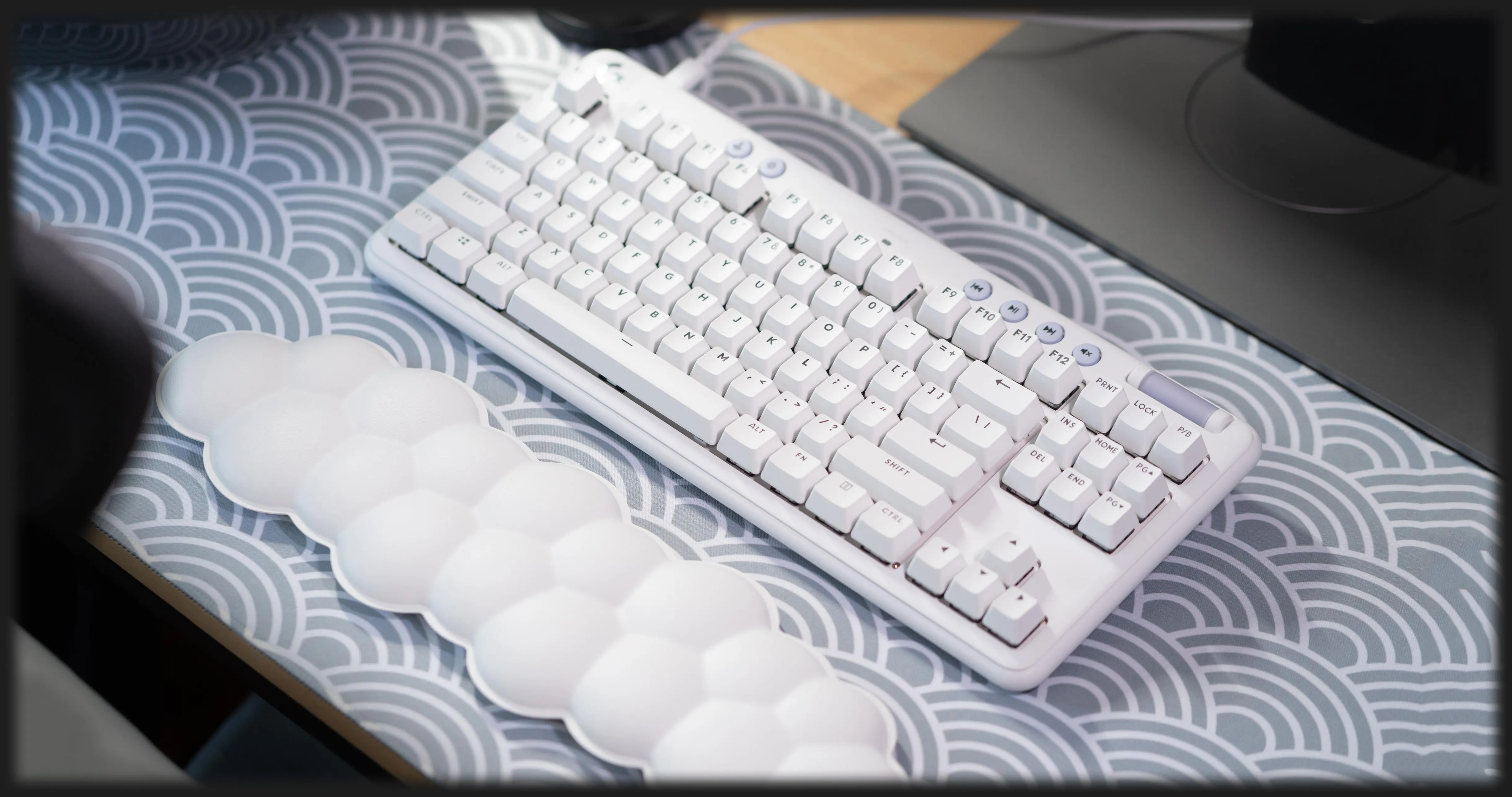 Клавиатура игровая Logitech G715 Linear (White)