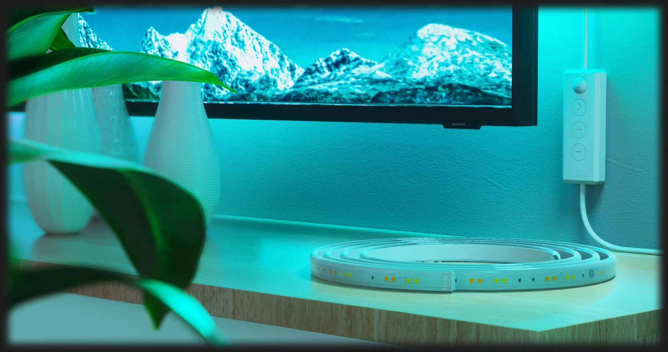 Светодиодная лента Nanoleaf Essentials Lightstrip Starter Kit Apple Homekit 2м