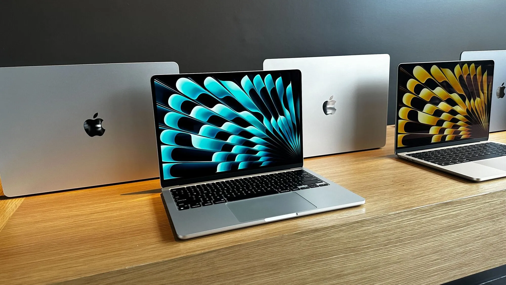 Apple разрабатывает новый MacBook с гибким экраном диагональю 20,3 дюйма