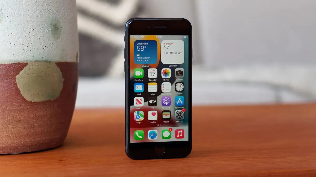 Чи втілить iPhone SE 4 оновлений дизайн у реальність?