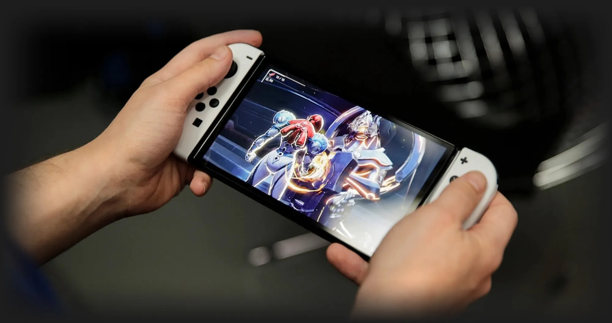 Портативна ігрова приставка Nintendo Switch OLED with White Joy-Con (045496453435)