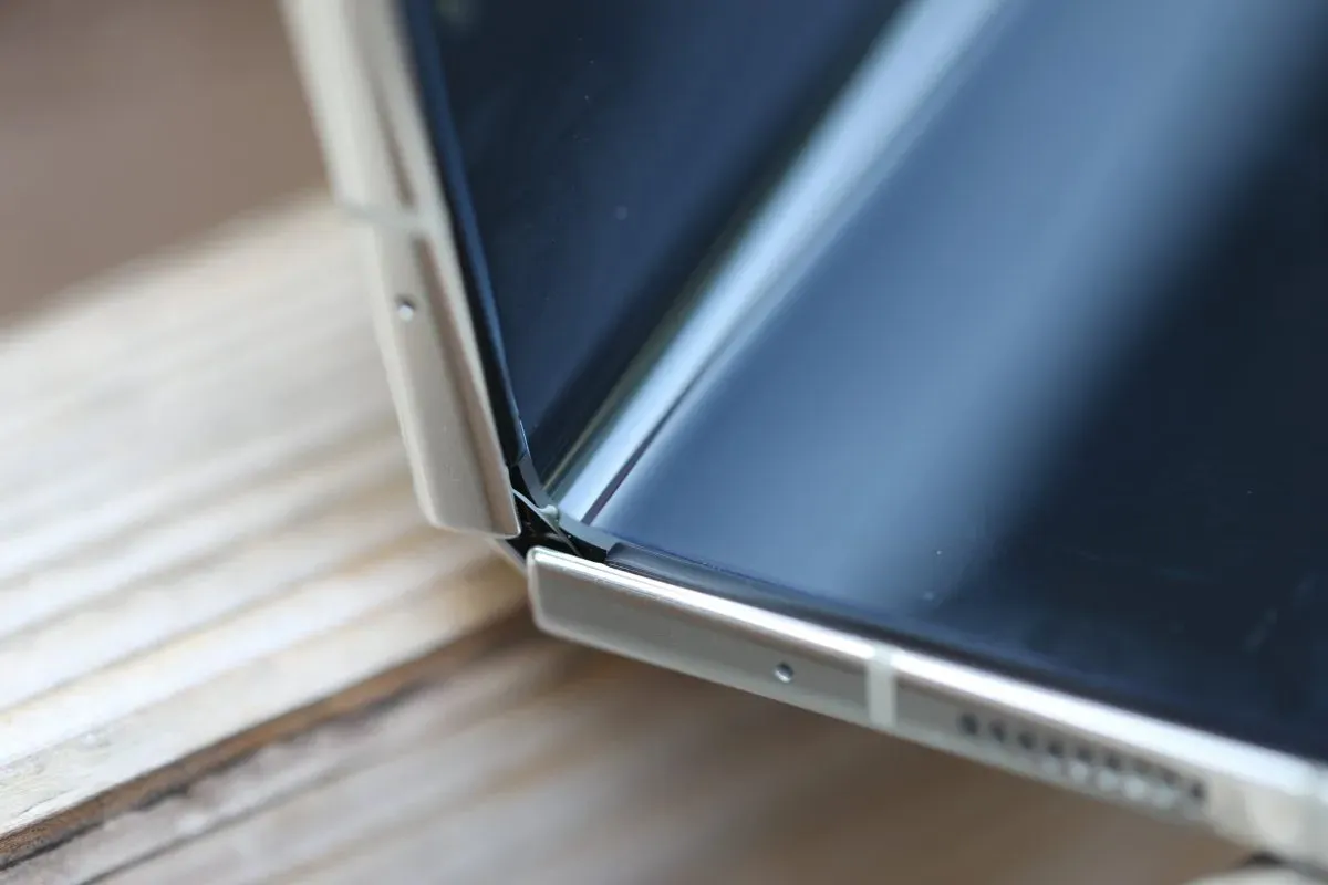 Чи справді якість збірки Galaxy Z Fold 5 така погана?