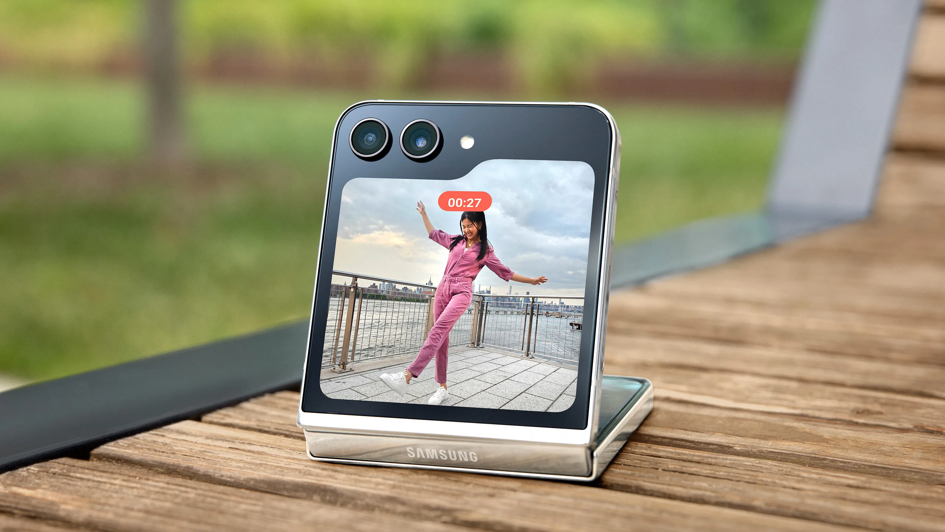 Обзор Samsung Galaxy Flip 5