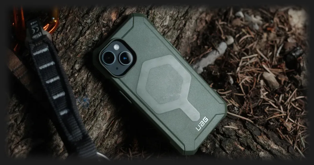 Чохол UAG Essential Armor with Magsafe Series для iPhone 14 (Frosted Ice)
