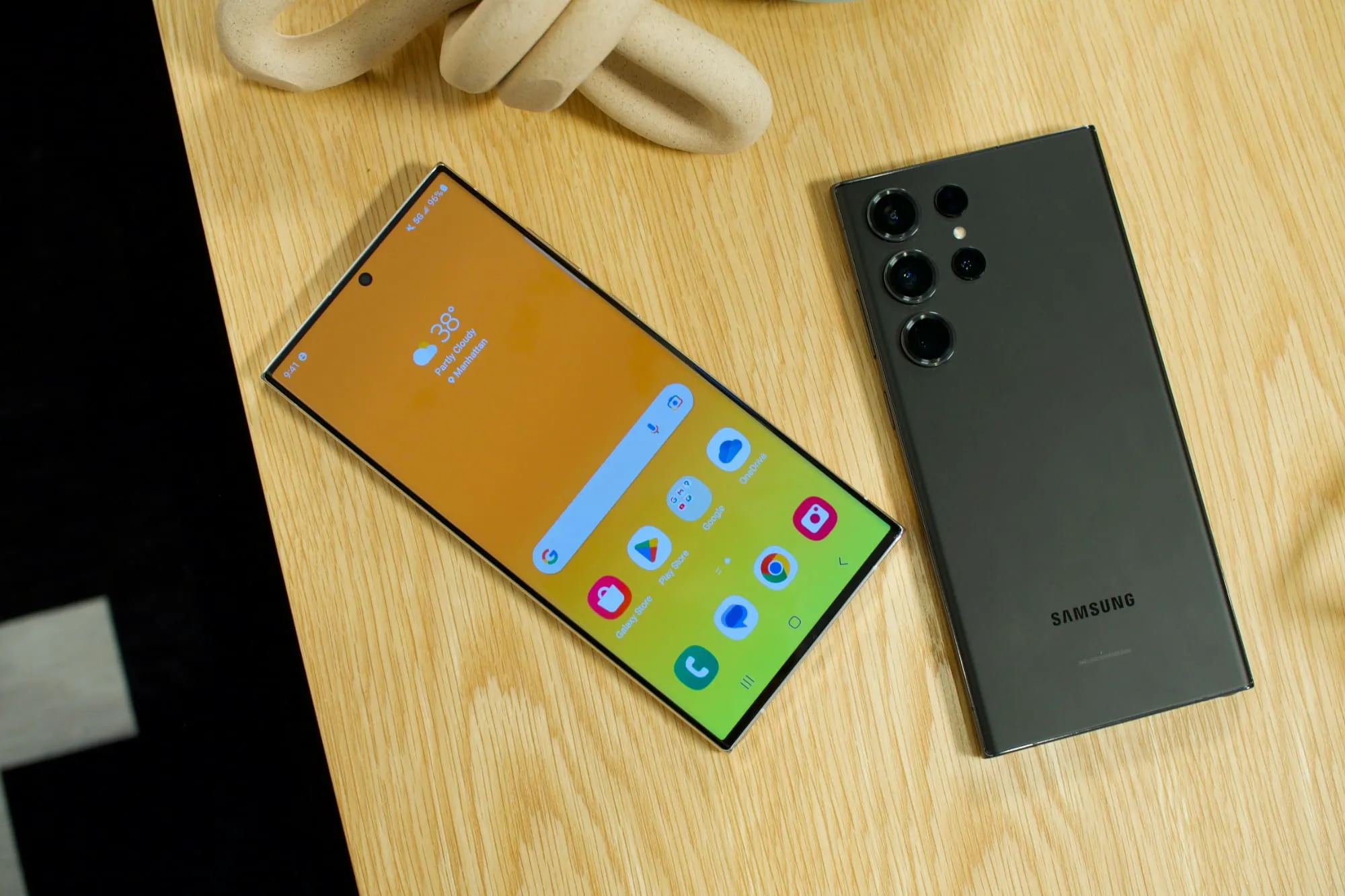 У чому різниця між Samsung Galaxy S23 та S23 Ultra?