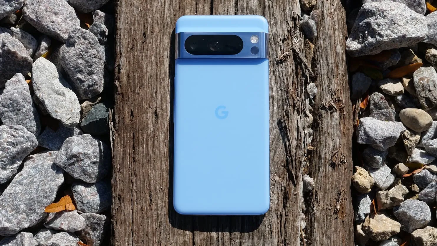 Який Pixel 8 у порівнянні з іншими флагманськими телефонами?