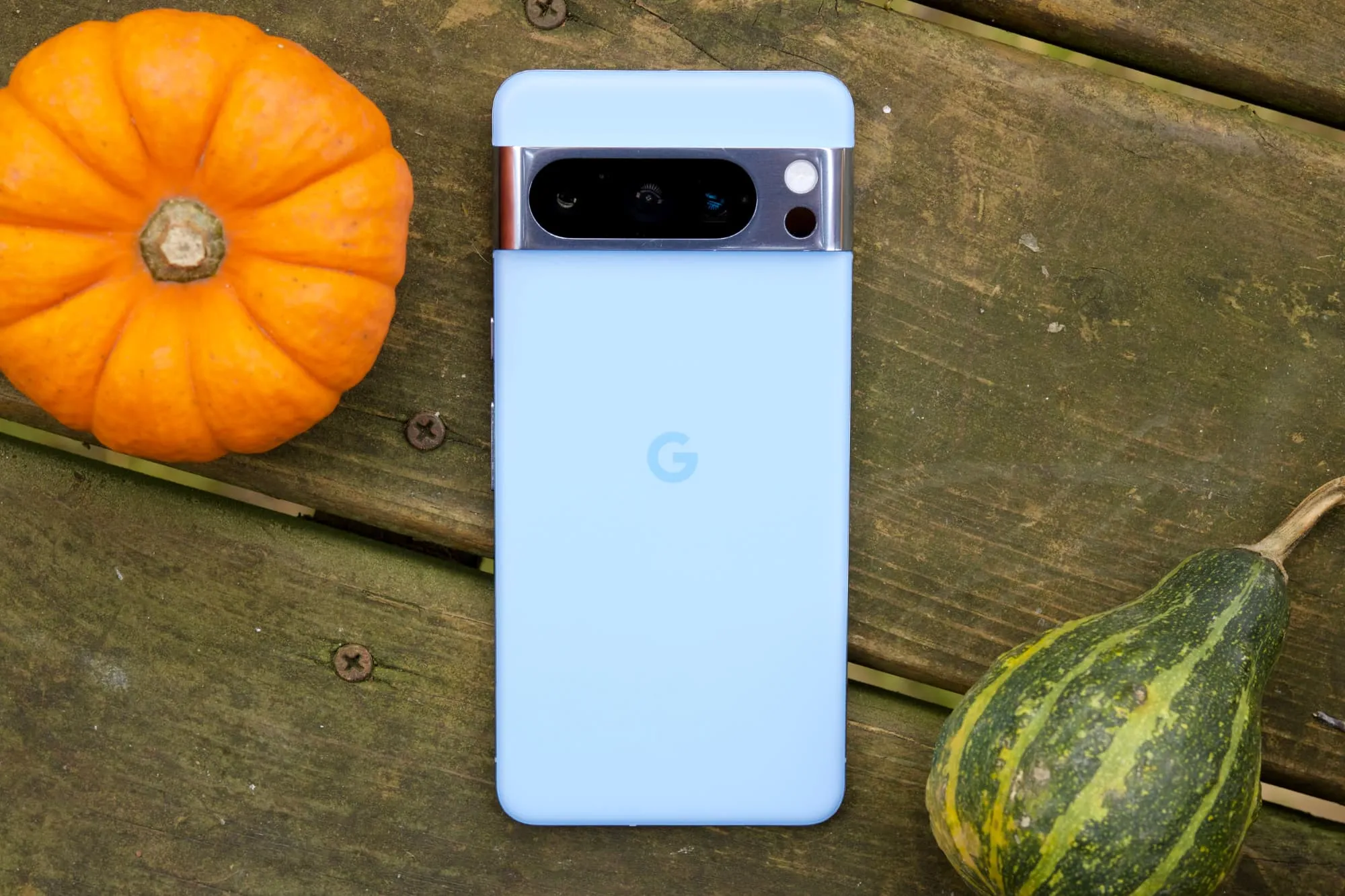 Який Pixel 8 у порівнянні з іншими флагманськими телефонами?