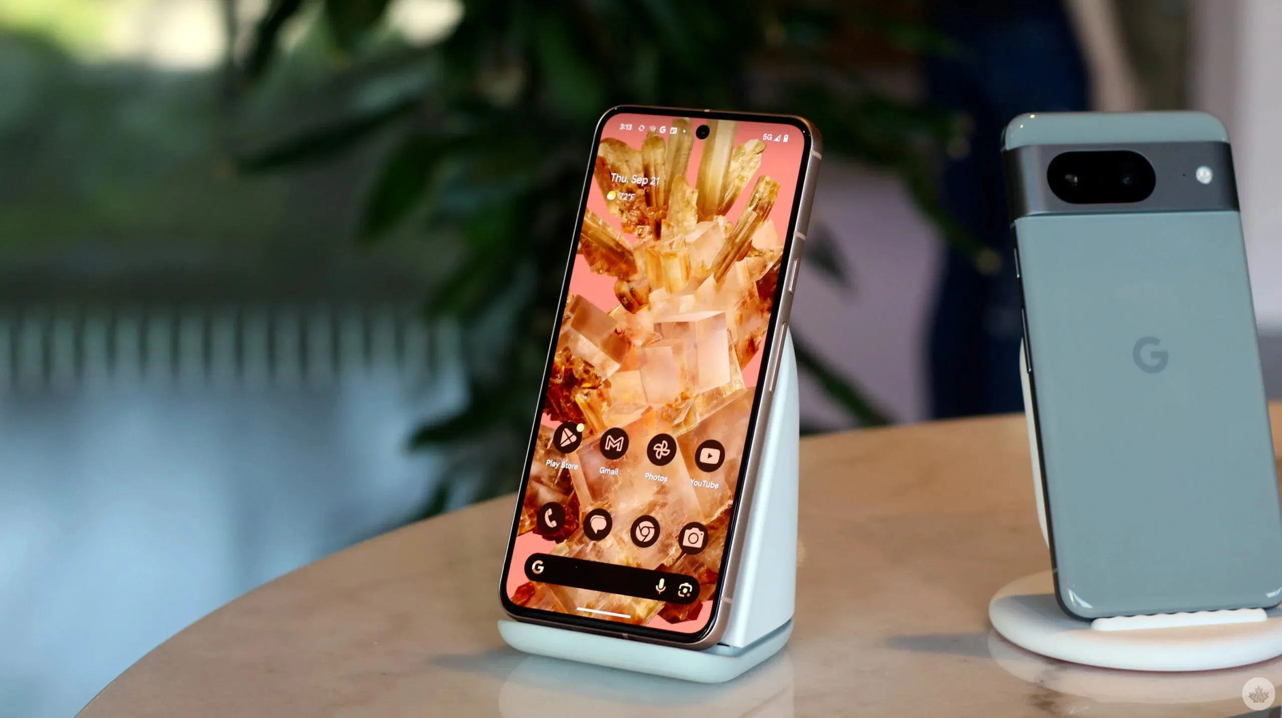 Який Pixel 8 у порівнянні з іншими флагманськими телефонами?