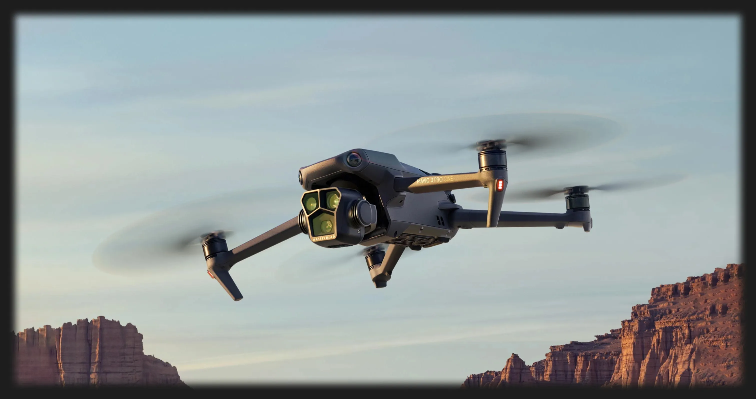 Квадрокоптер DJI Mavic 3 Pro Fly More Combo (DJI RC)