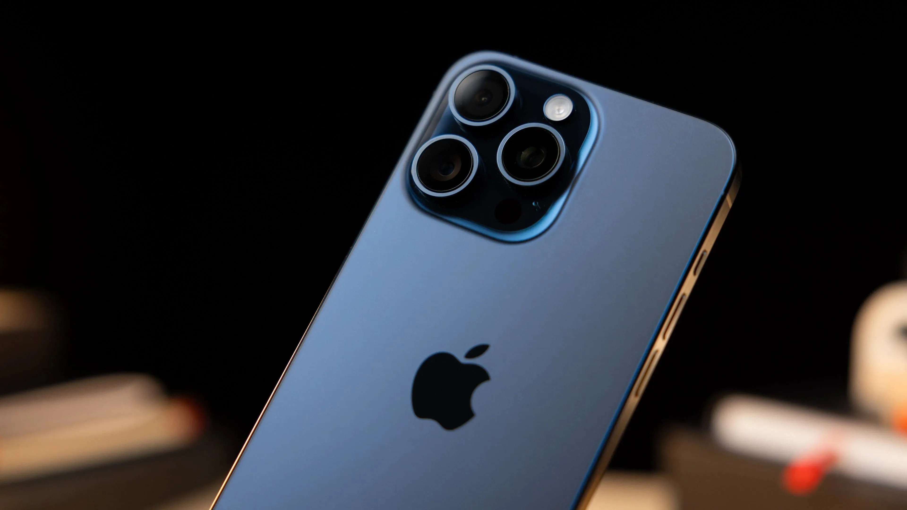 Порівняння iPhone 16 Pro vs iPhone 15 Pro: дизайн, характеристики, можливості