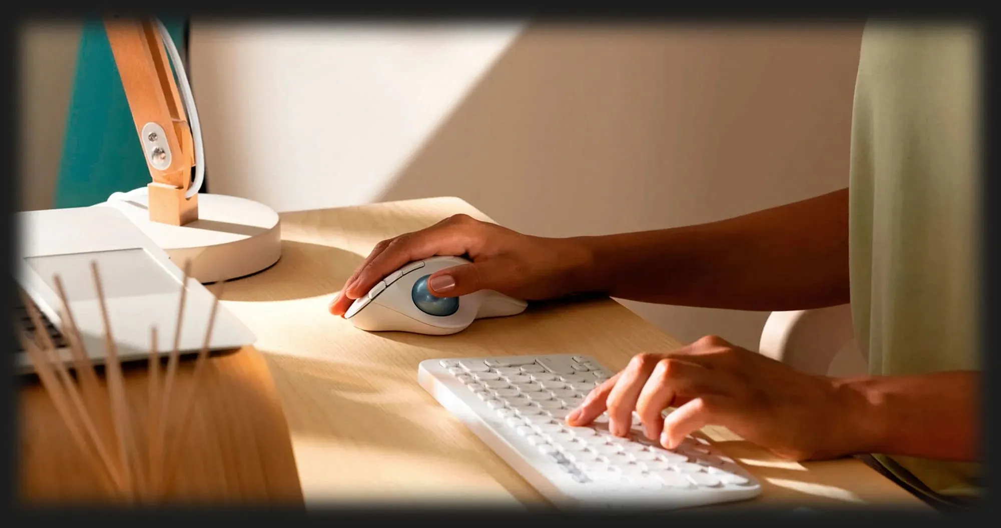 Техніка та аксесуари Logitech