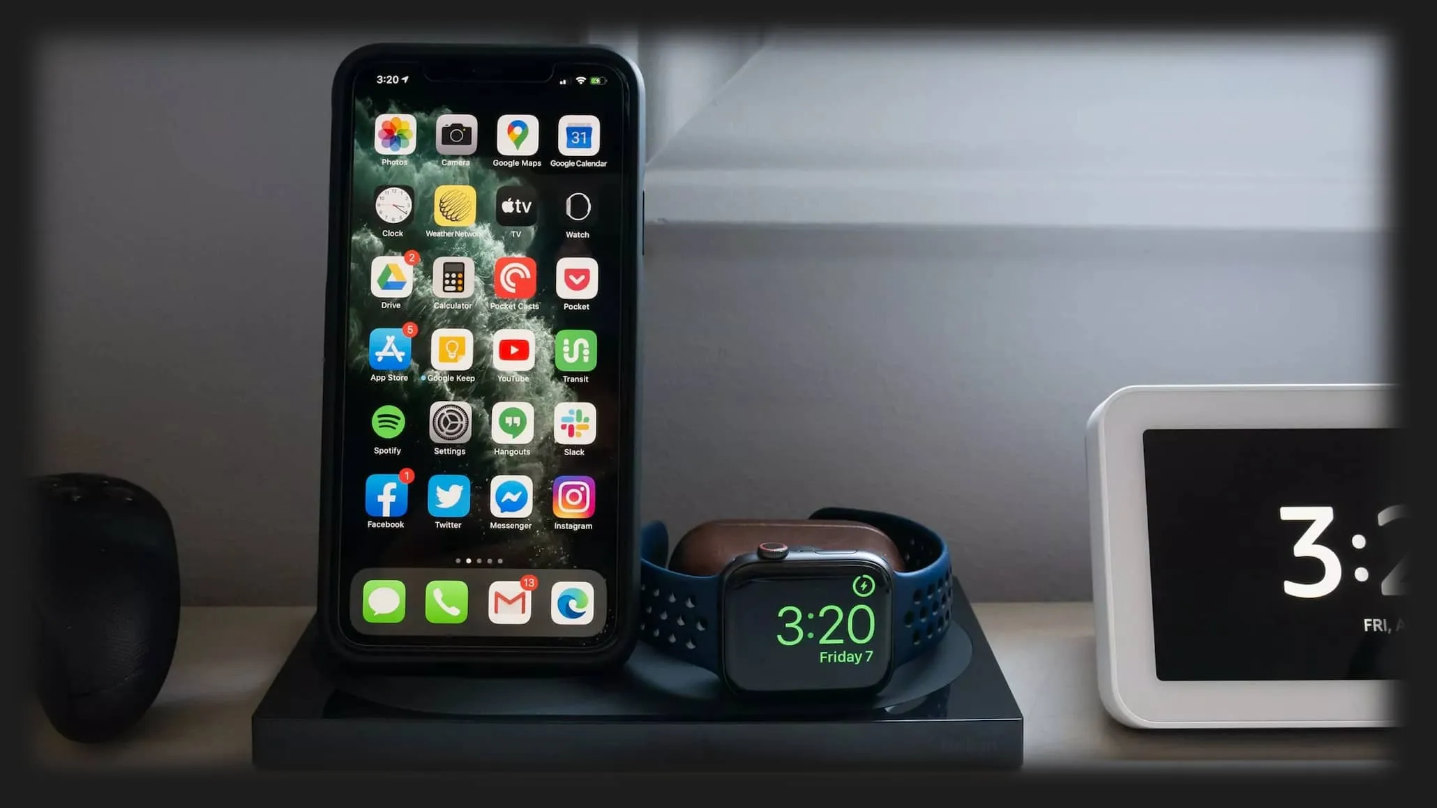 Зарядное устройство Belkin Boost 3-in-1 Wireless Charger (Black)