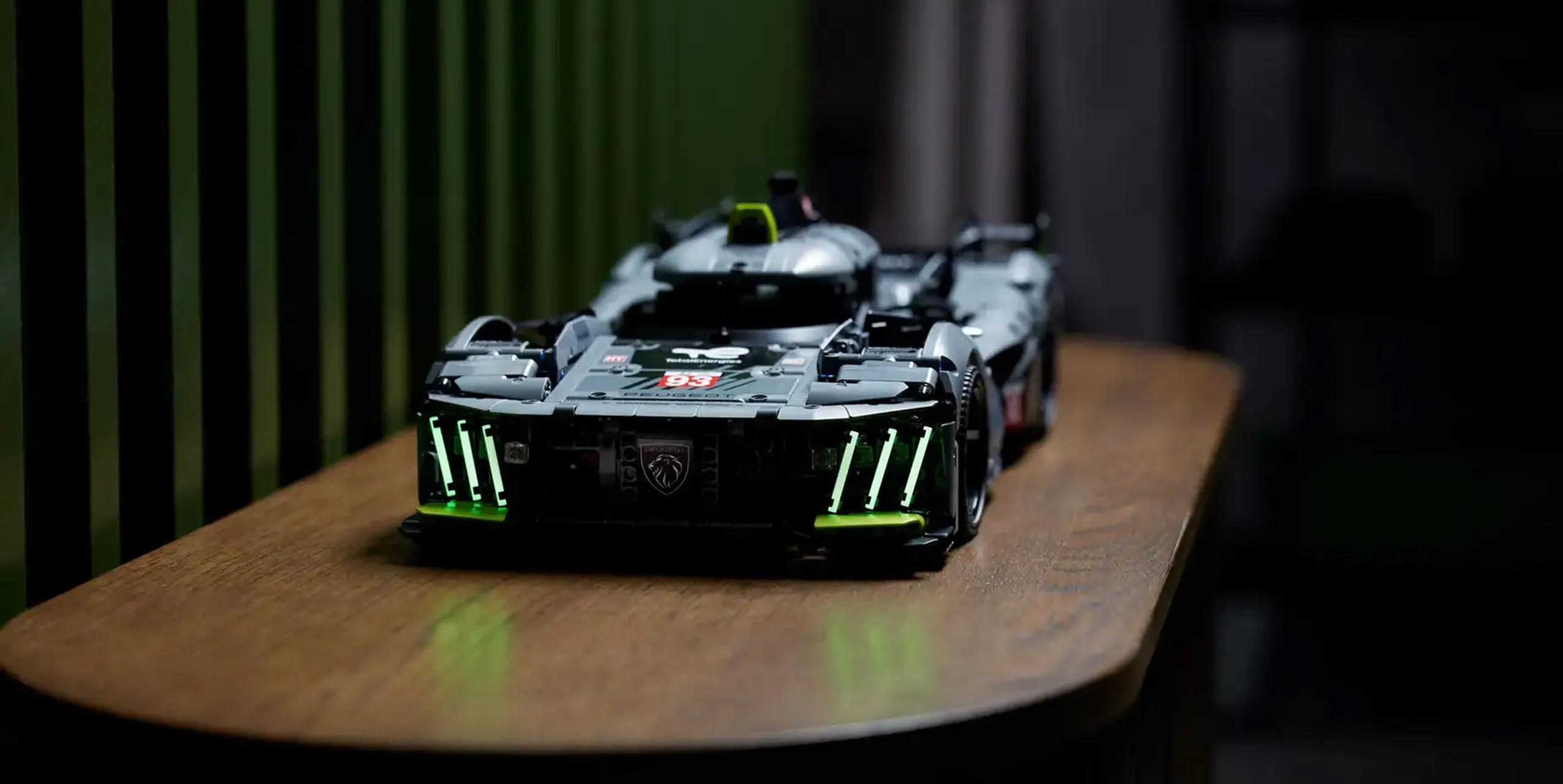 Конструктор LEGO Technic PEUGEOT 9X8 24H Le Mans Hybrid Hypercar (42156)