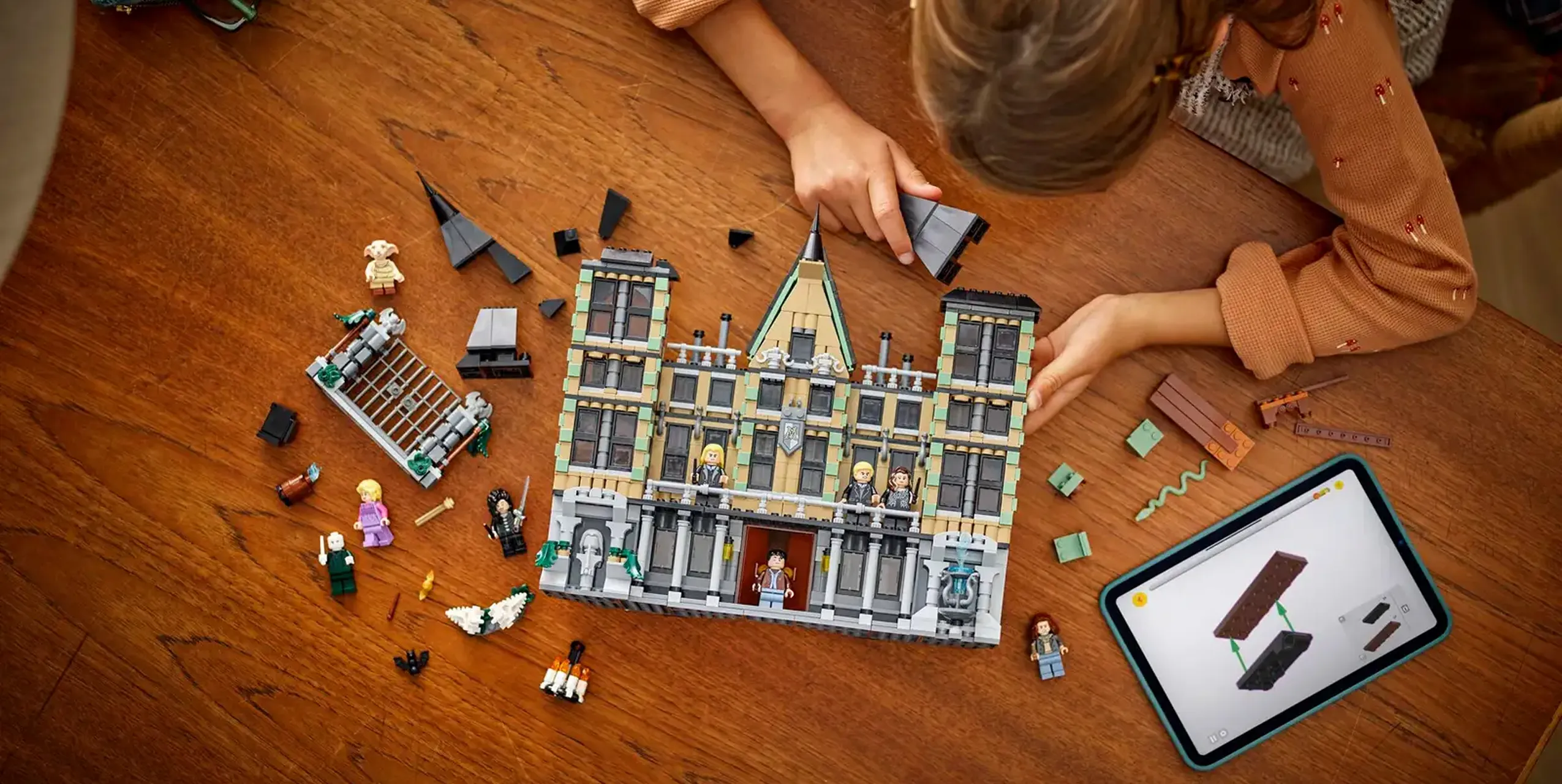 Конструктор LEGO Harry Potter Malfoy Manor (76453)
