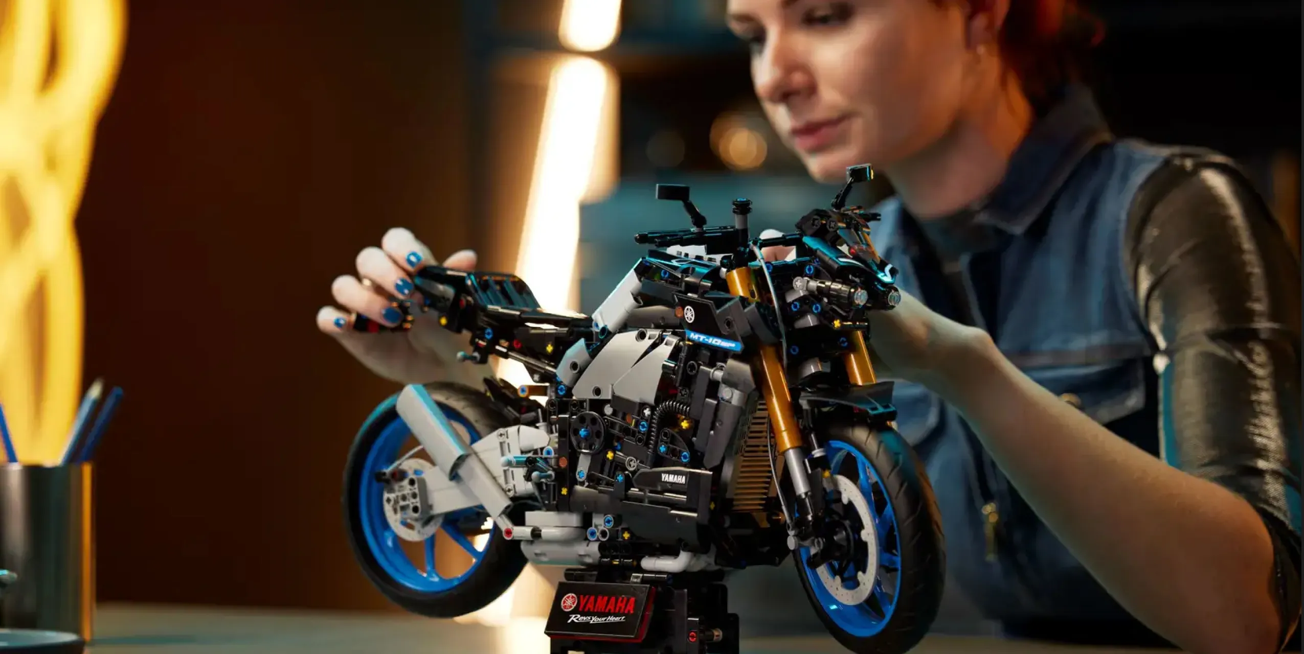 Конструктор LEGO Technic Yamaha MT-10 SP (42159)