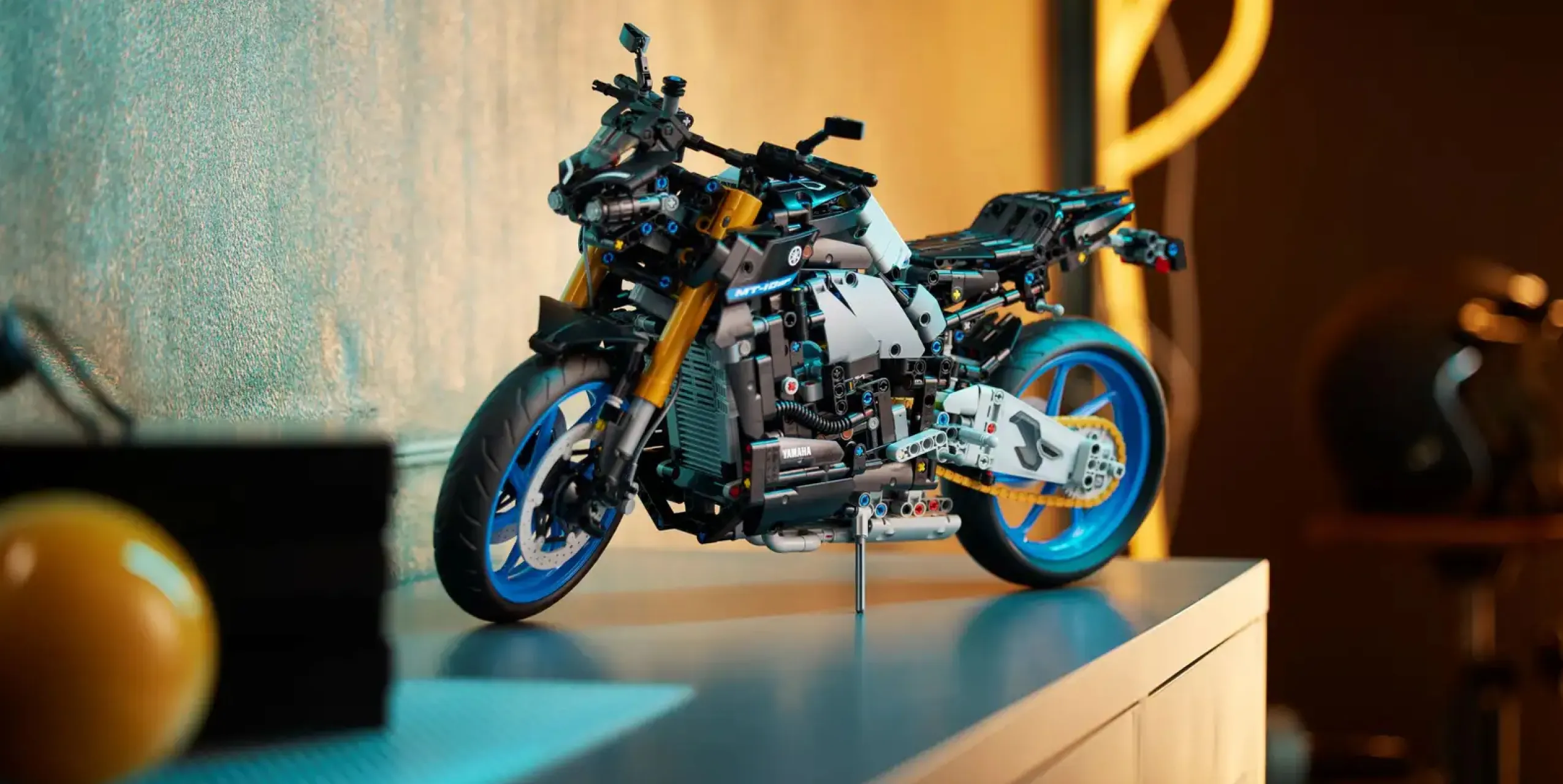 Конструктор LEGO Technic Yamaha MT-10 SP (42159)
