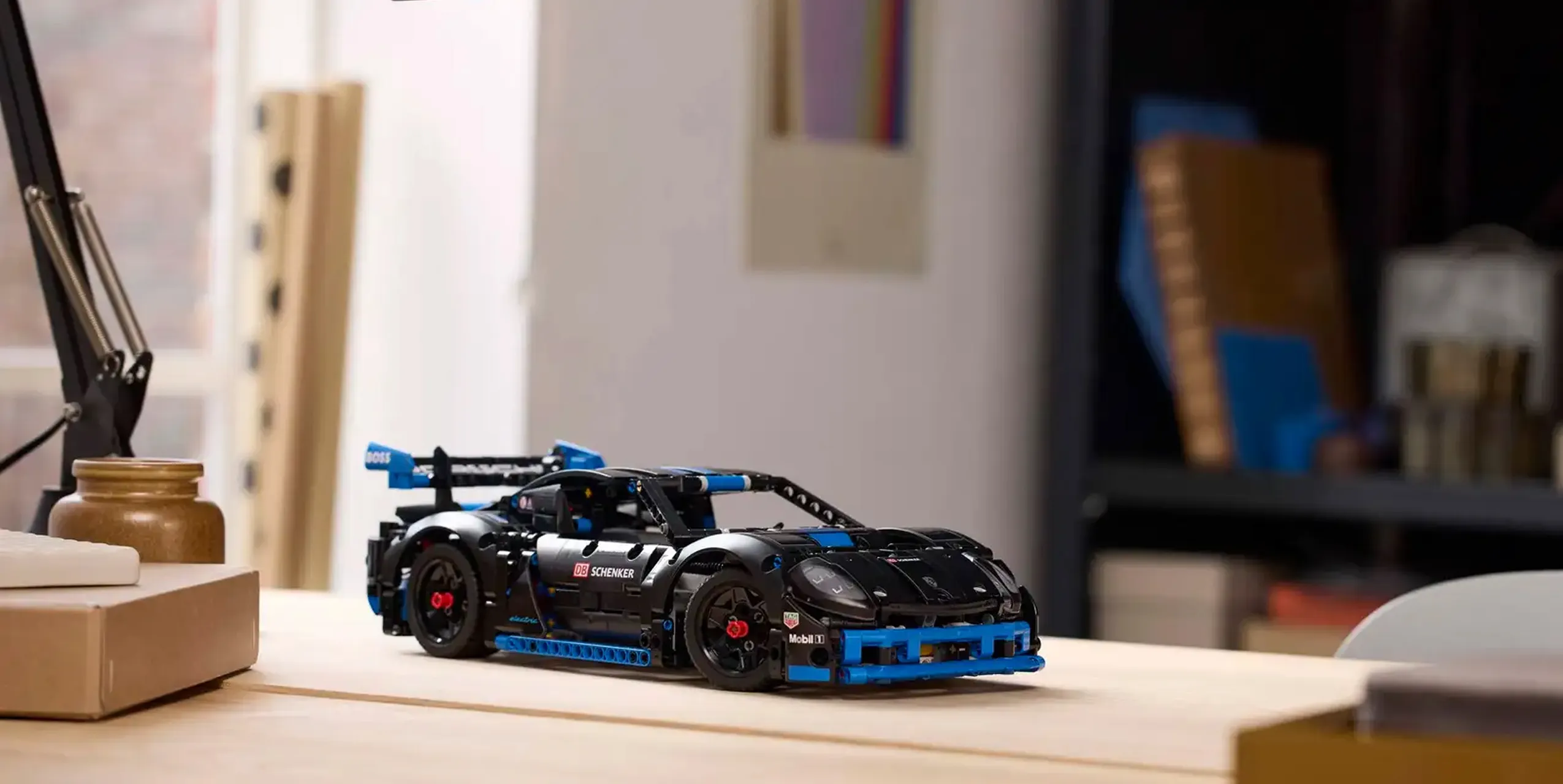 Конструктор LEGO Technic Porsche GT4 E-Performance Race Car (42176)