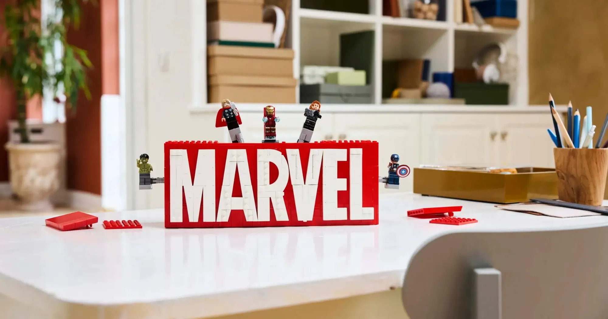 Конструктор LEGO Super Heroes MARVEL Logo &amp; Minifigures (76313)