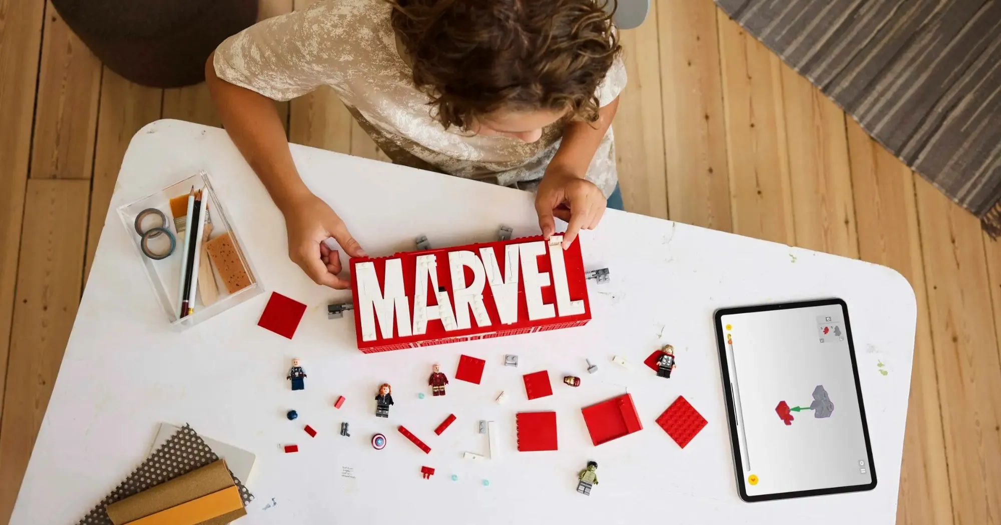 Конструктор LEGO Super Heroes MARVEL Logo &amp; Minifigures (76313)