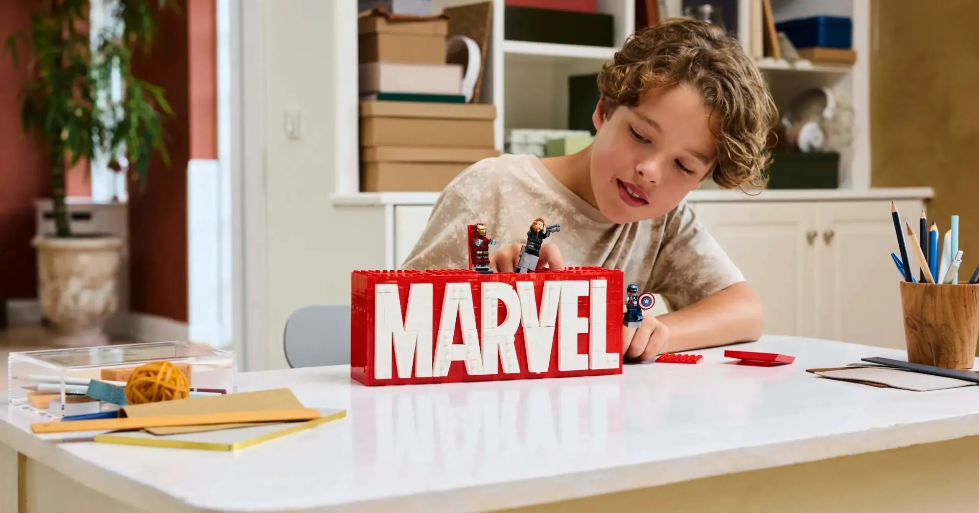 Конструктор LEGO Super Heroes MARVEL Logo &amp; Minifigures (76313)