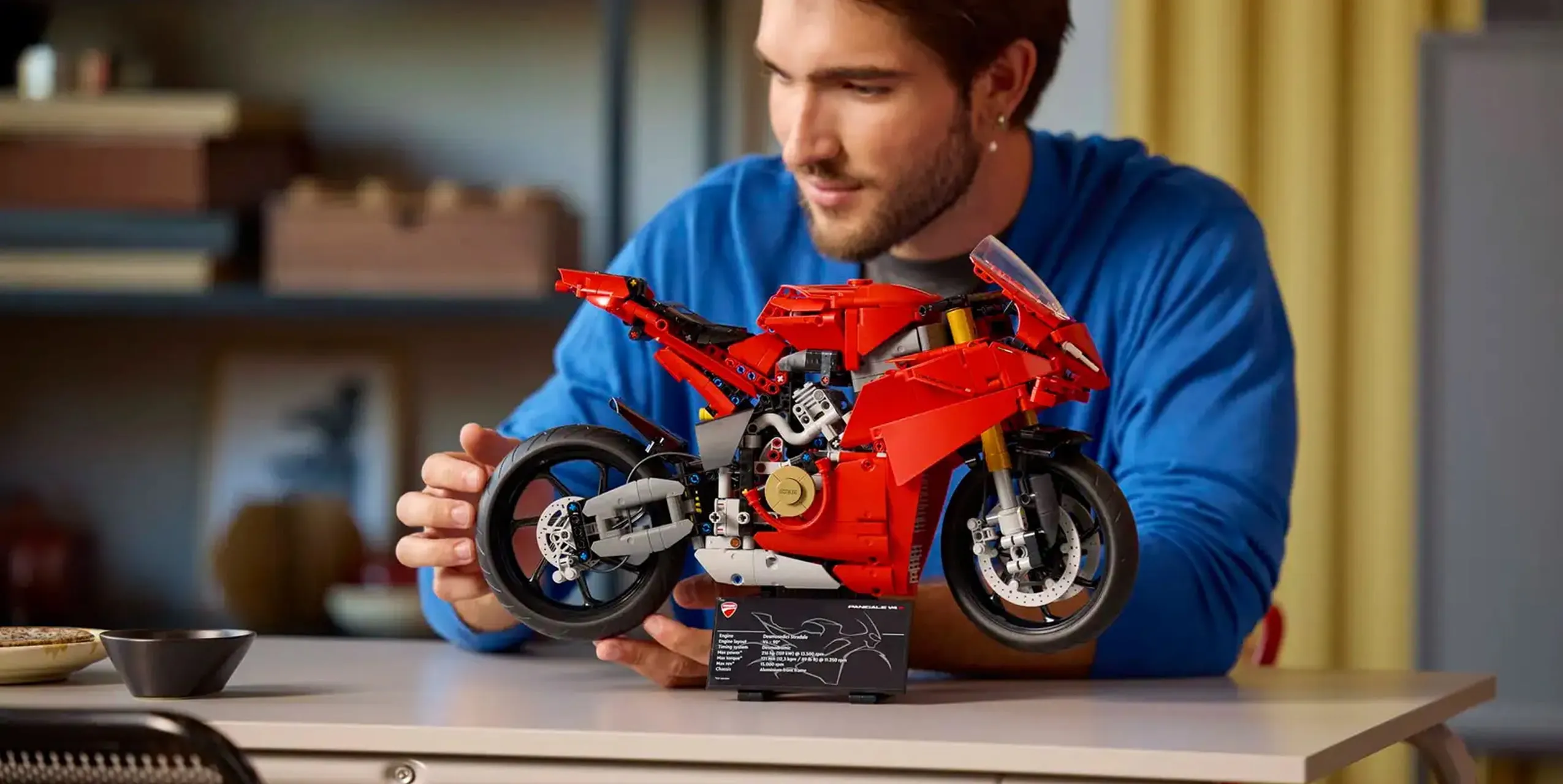 Конструктор LEGO Technic Ducati Panigale V4 S Motorcycle (42202)