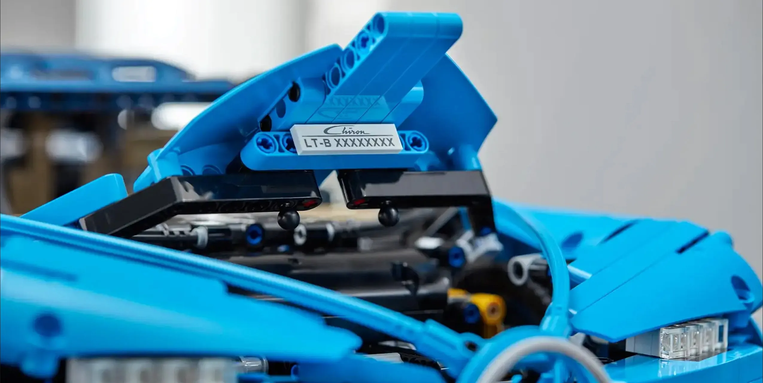 Конструктор LEGO Technic Bugatti Chiron (42083)