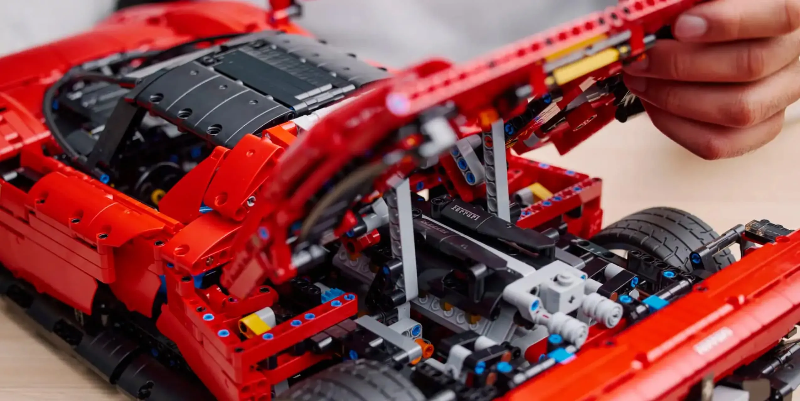 Конструктор LEGO Technic Ferrari Daytona SP3 (42143)