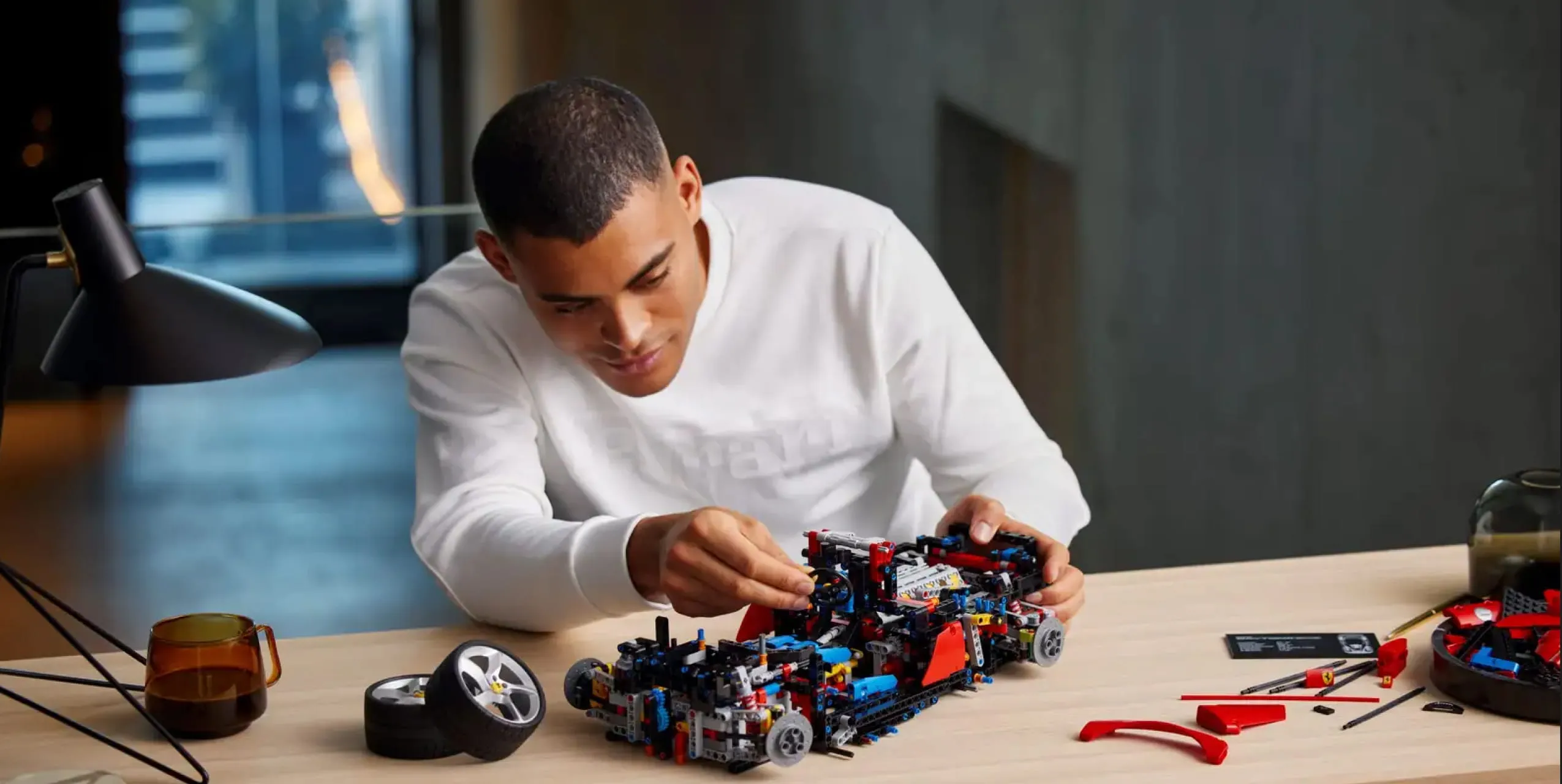 Конструктор LEGO Technic Ferrari Daytona SP3 (42143)