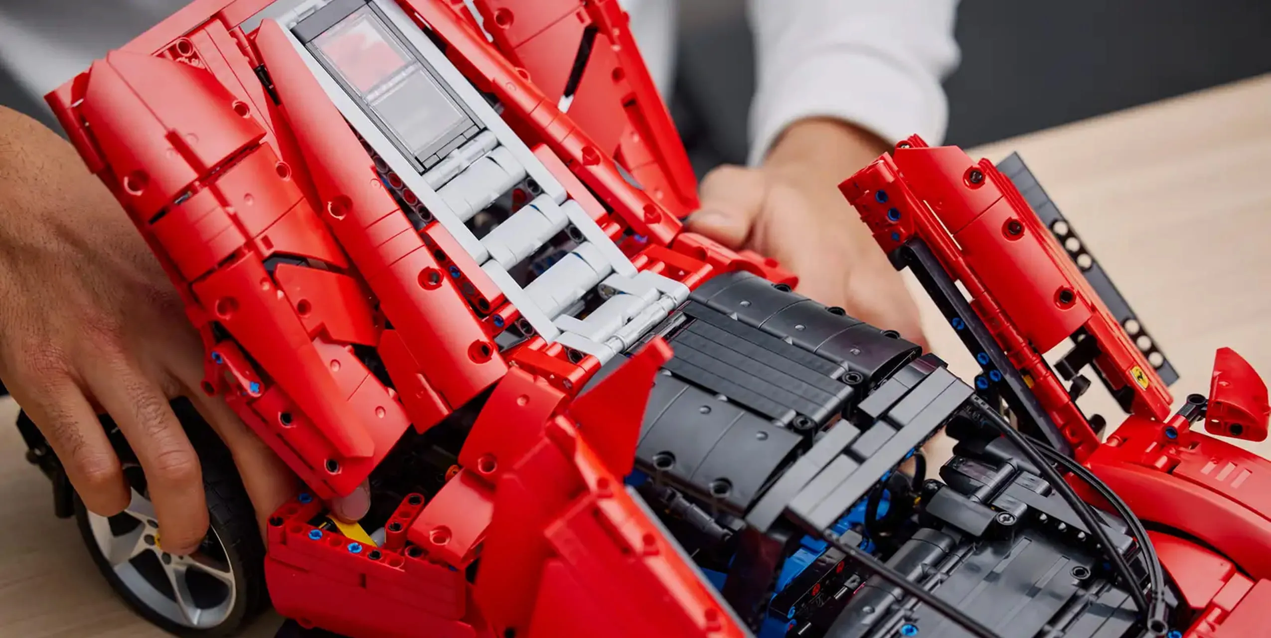 Конструктор LEGO Technic Ferrari Daytona SP3 (42143)