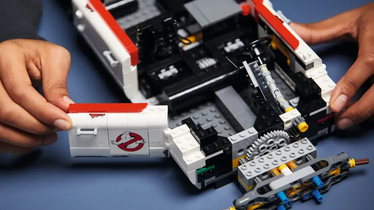 Конструктор LEGO Icons Ghostbusters Ecto-1 (10274)
