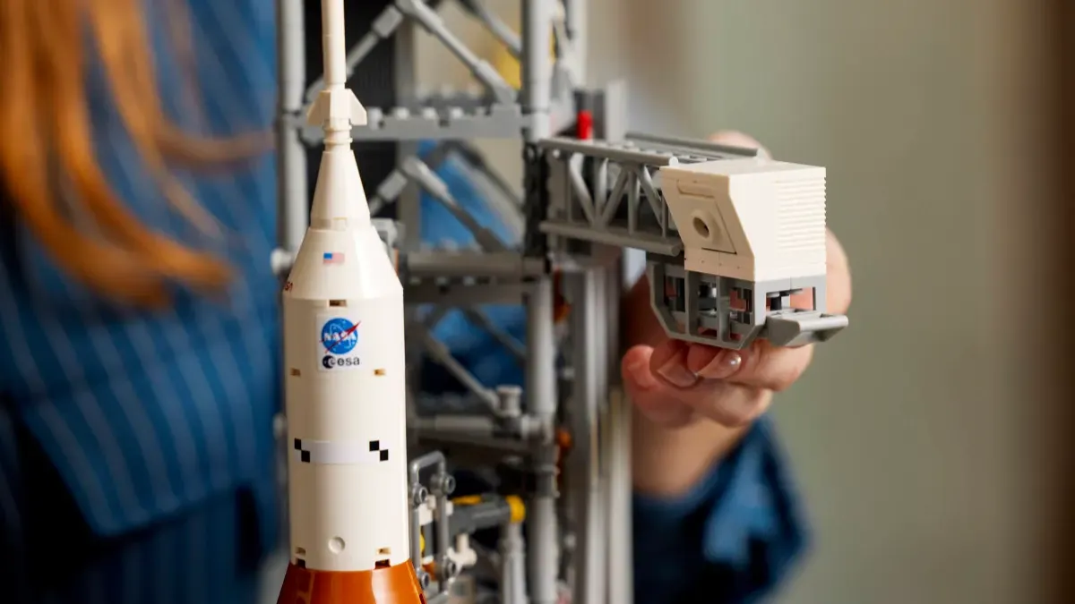 Конструктор LEGO Icons NASA Artemis Space Launch System (10341)
