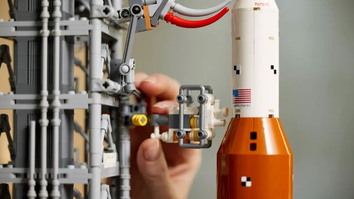Конструктор LEGO Icons NASA Artemis Space Launch System (10341)