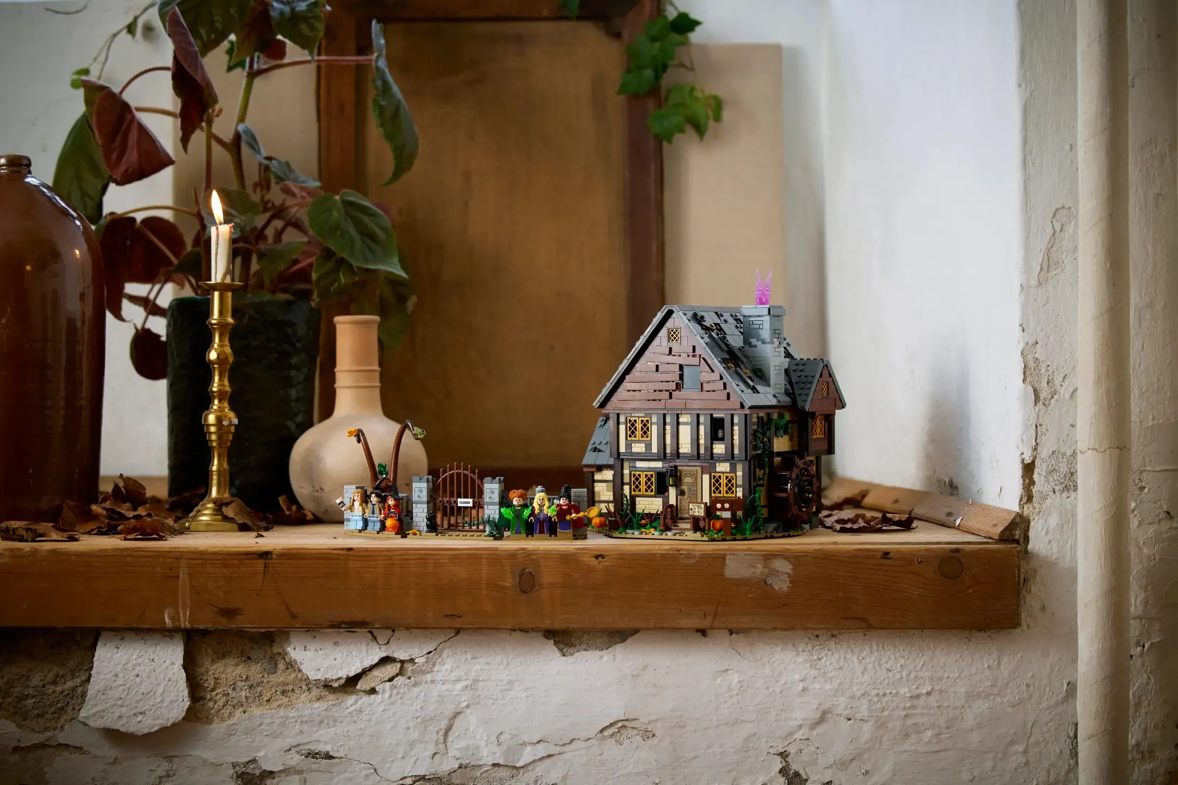 Конструктор LEGO Ideas Disney Hocus Pocus: The Sanderson Sisters' Cottage (21341)
