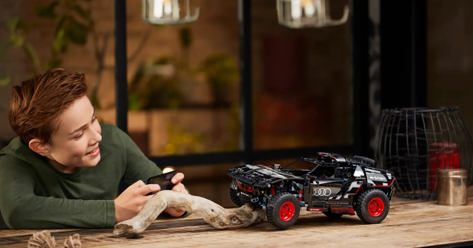 Конструктор LEGO Technic Audi RS Q e-tron (42160)