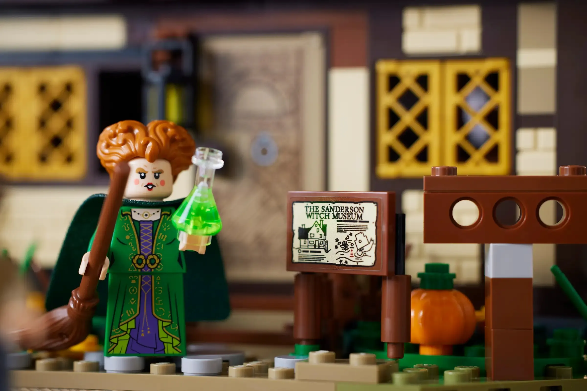Конструктор LEGO Ideas Disney Hocus Pocus: The Sanderson Sisters' Cottage (21341)
