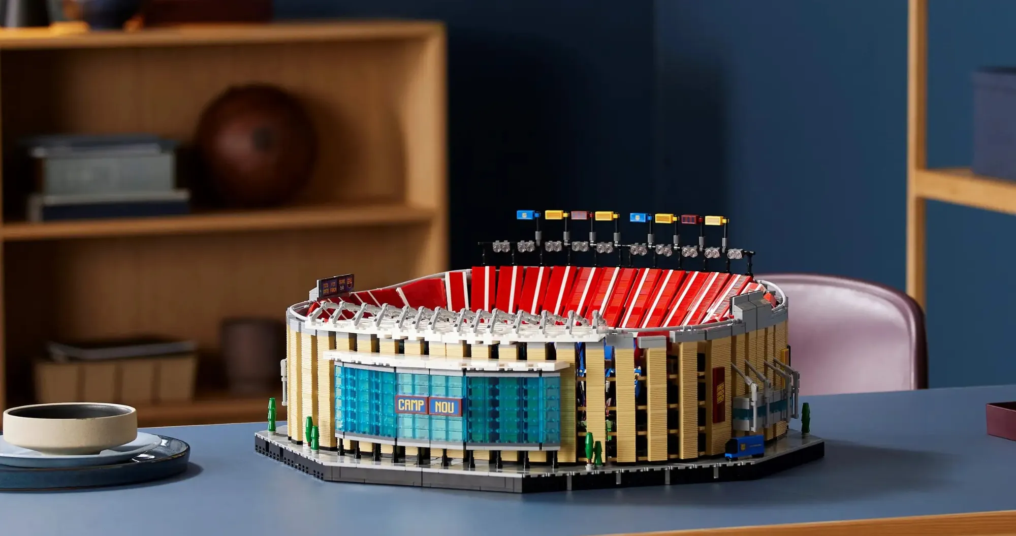 Конструктор LEGO Icons Camp Nou – FC Barcelona (10284)