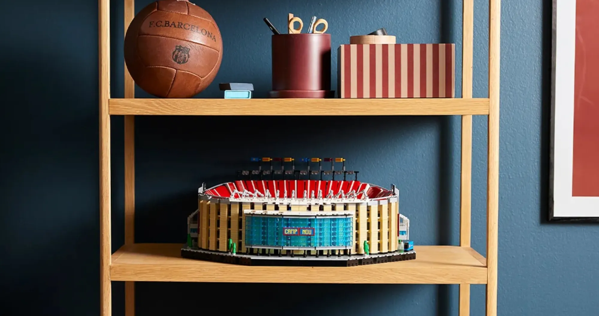 Конструктор LEGO Icons Camp Nou – FC Barcelona (10284)