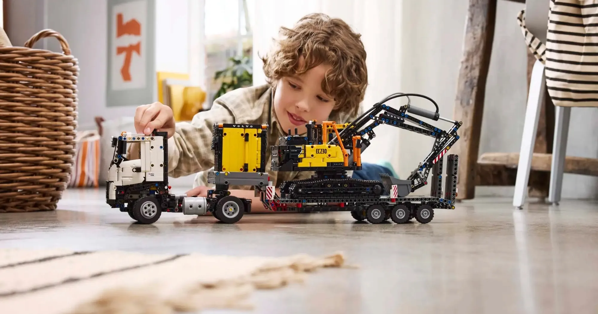 Конструктор LEGO Technic Volvo FMX Truck &amp; EC230 Electric Excavator (42175)