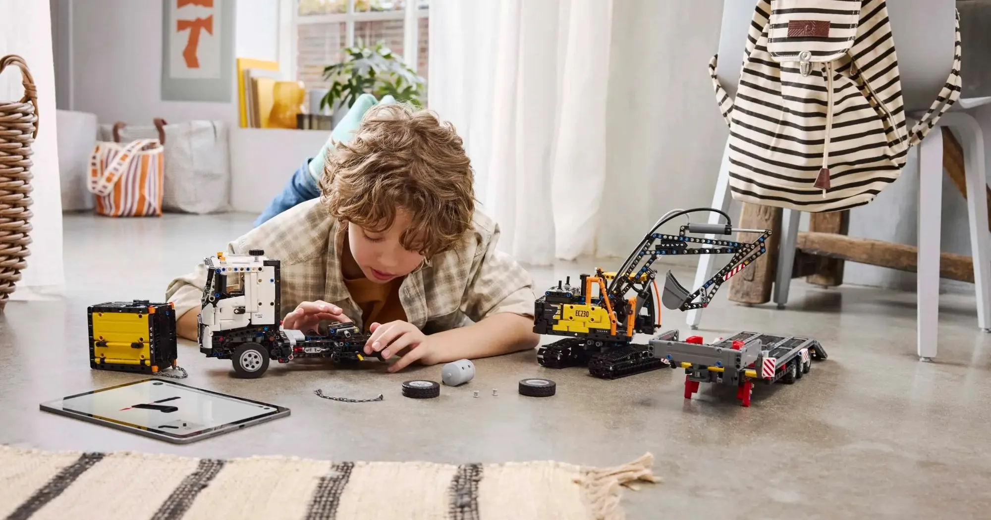 Конструктор LEGO Technic Volvo FMX Truck &amp; EC230 Electric Excavator (42175)