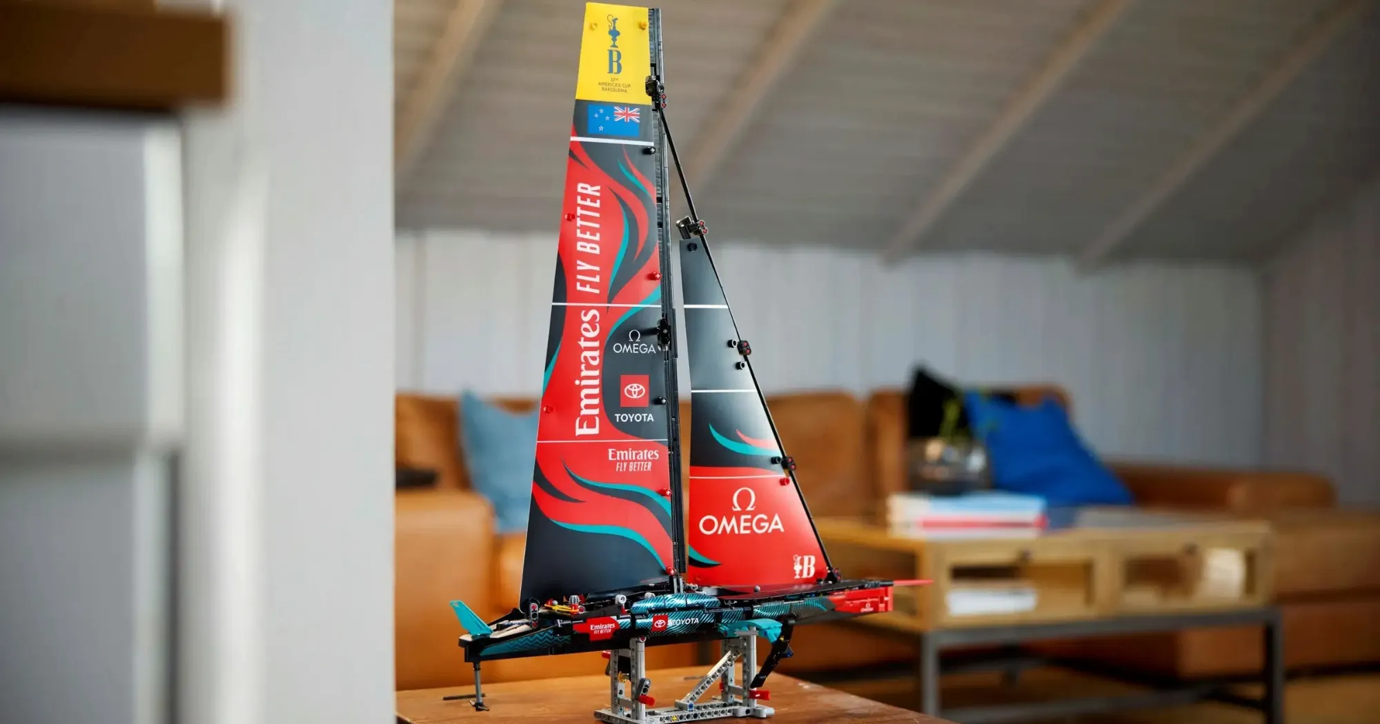 Конструктор LEGO Technic Emirates Team New Zealand AC75 Yacht (42174)