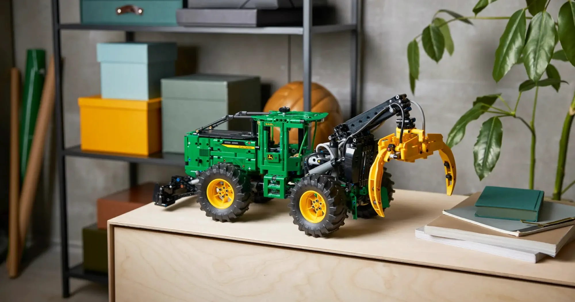 Конструктор LEGO Technic John Deere 948L-II Skidder (42157)