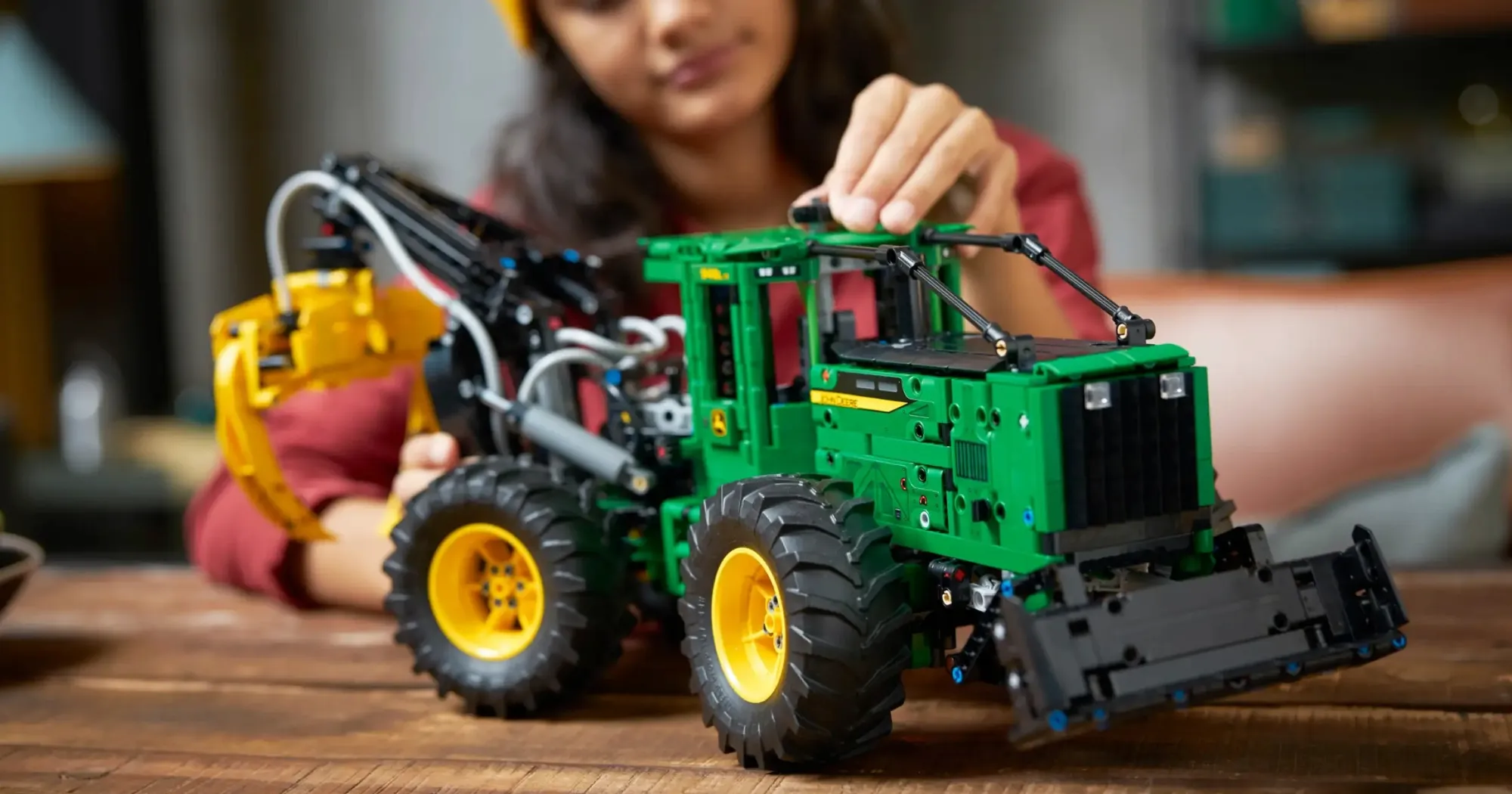 Конструктор LEGO Technic John Deere 948L-II Skidder (42157)