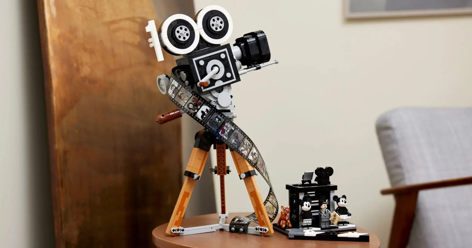 Конструктор LEGO Disney Walt Disney Tribute Camera (43230)