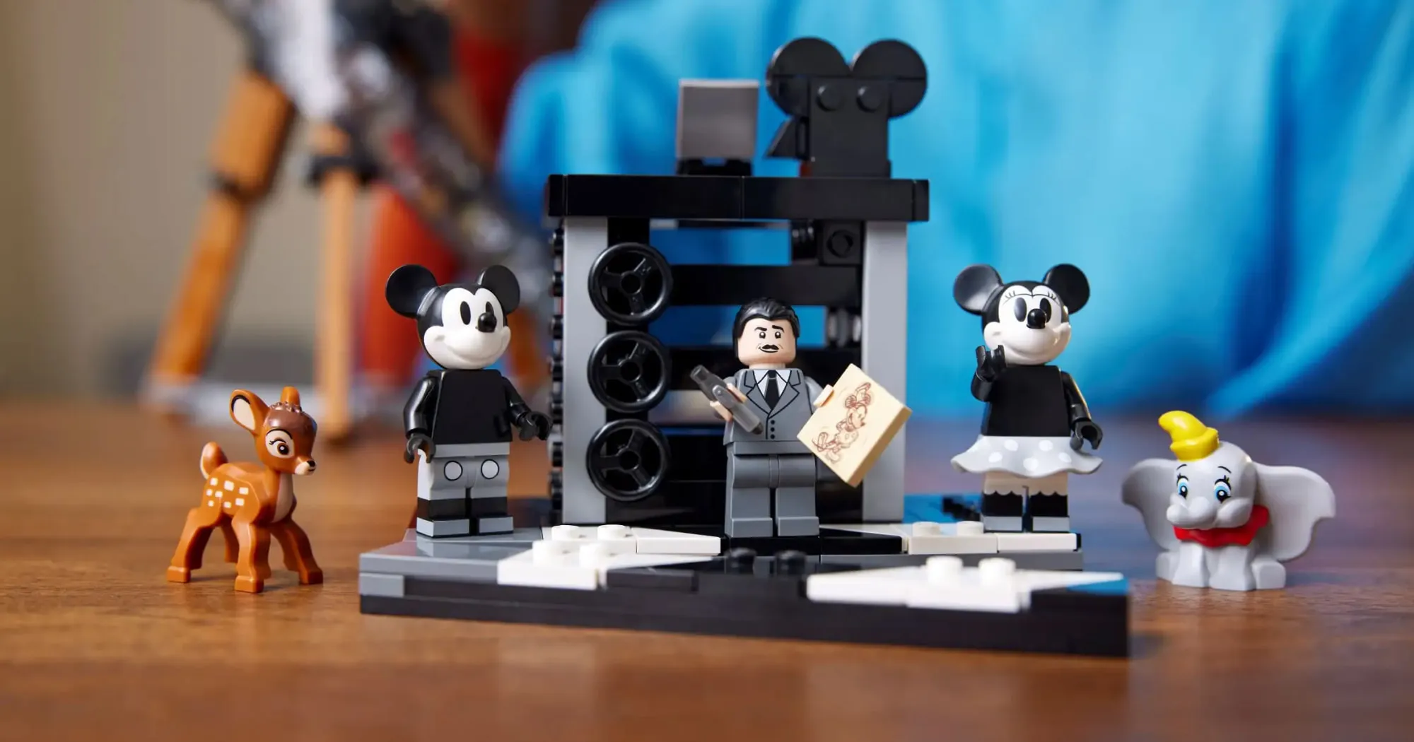 Конструктор LEGO Disney Walt Disney Tribute Camera (43230)